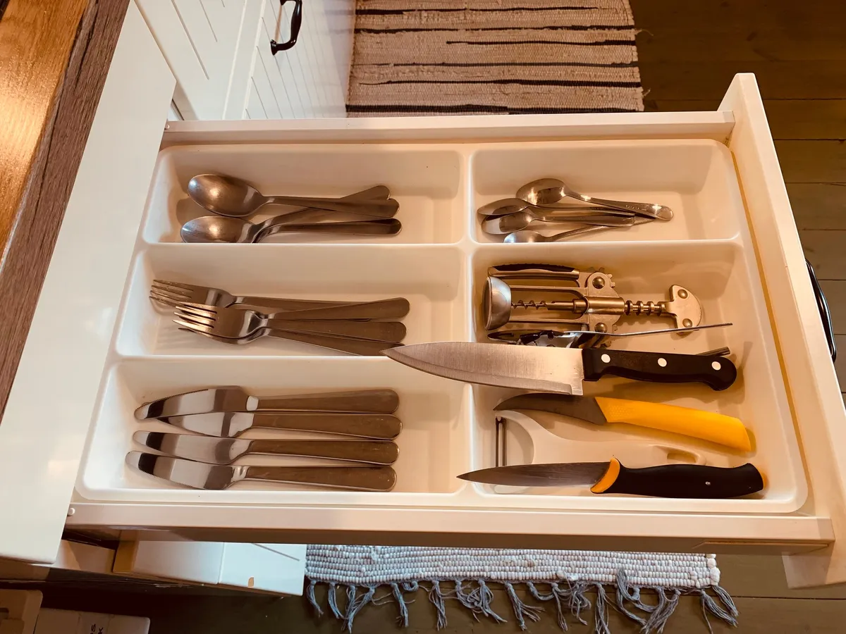 2 apartamentas: stalo įrankiai