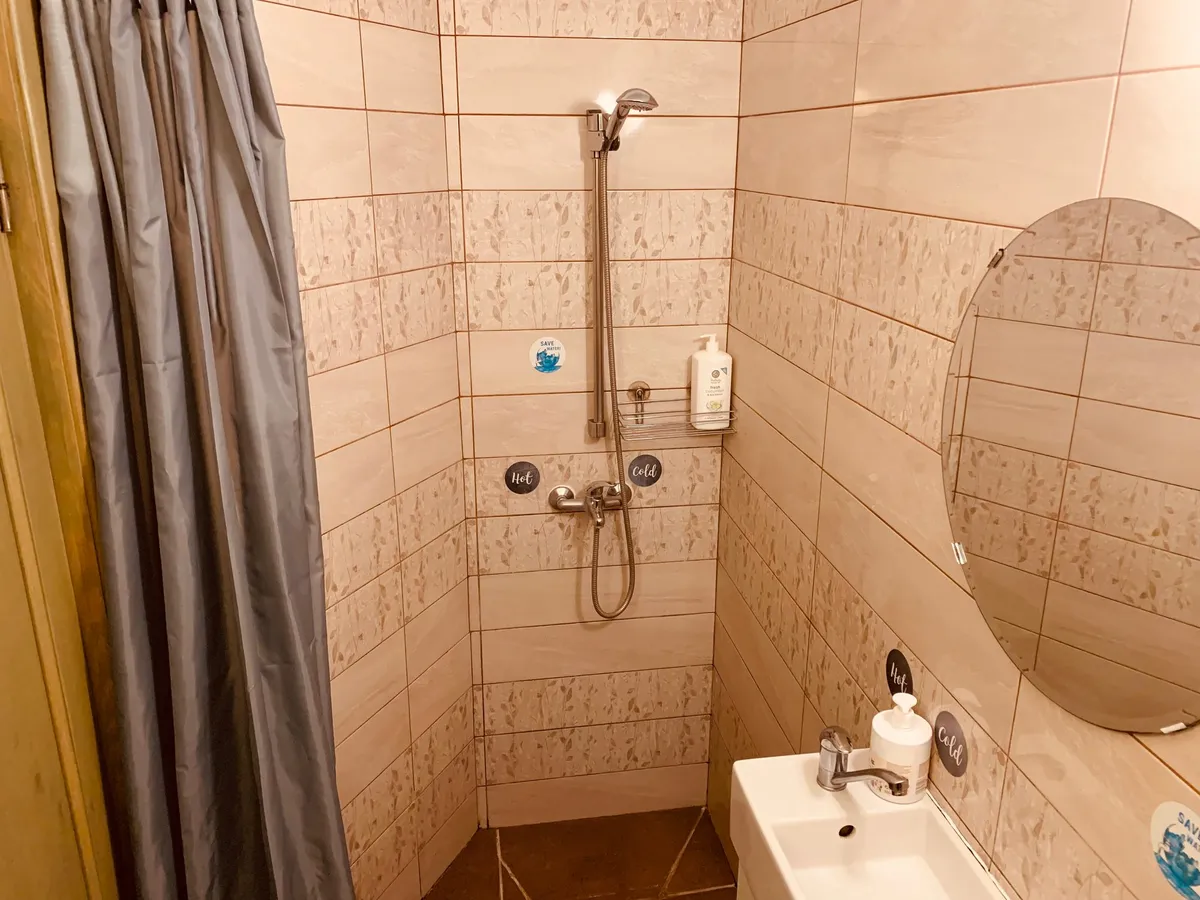 2 apartamentas: dušas