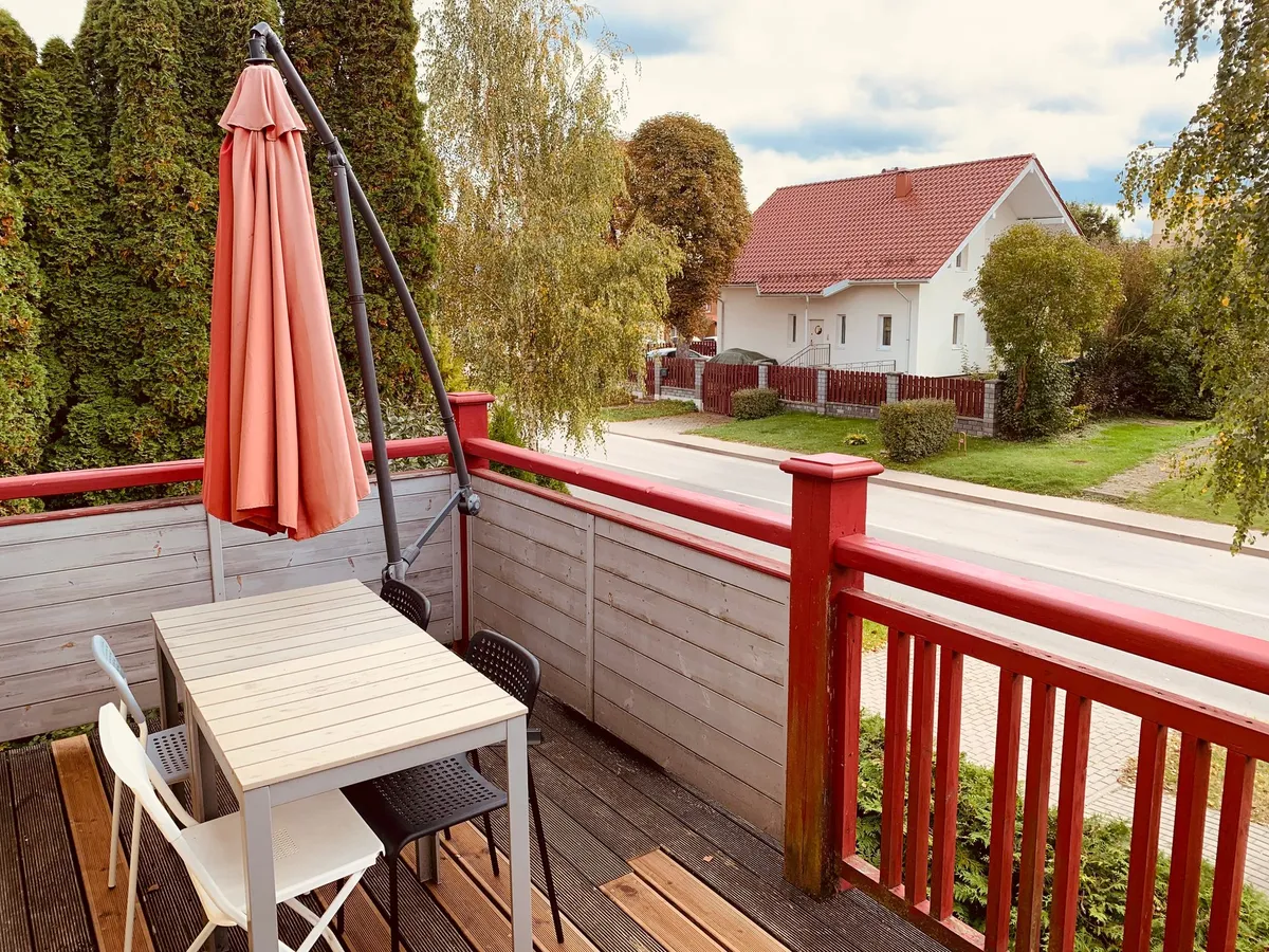 3 apartamentas: balkonas