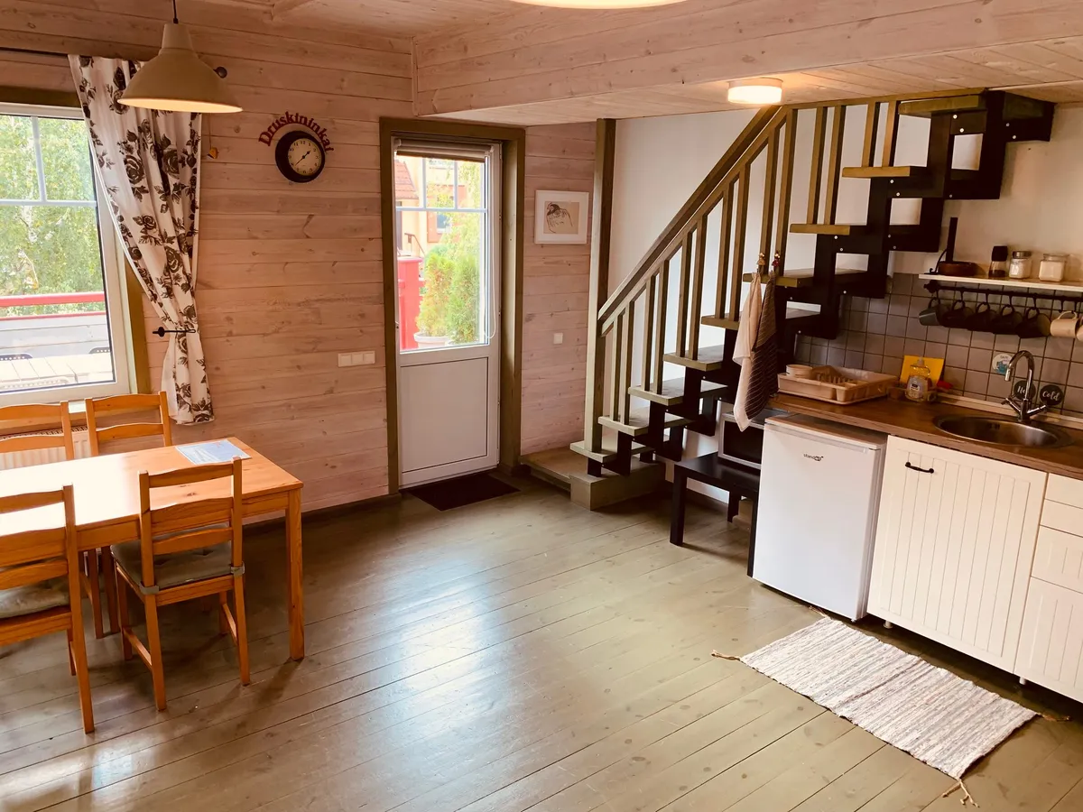 3 apartamentas: laiptai į mansardą